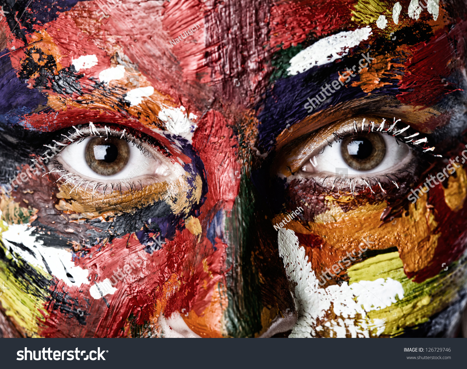 油画颜料中的彩色女人的脸-人物-海洛创意(hellorf)