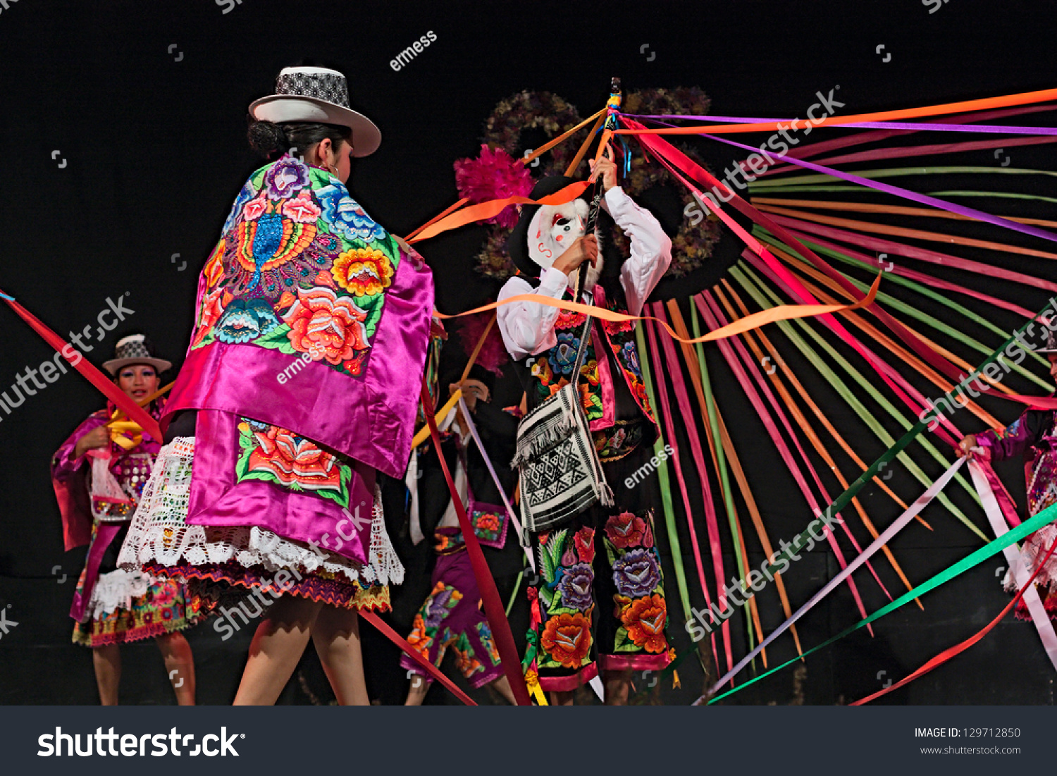 russi,意大利- 8月5日:全体画像del秘鲁"——秘鲁舞者五颜六色的衣服