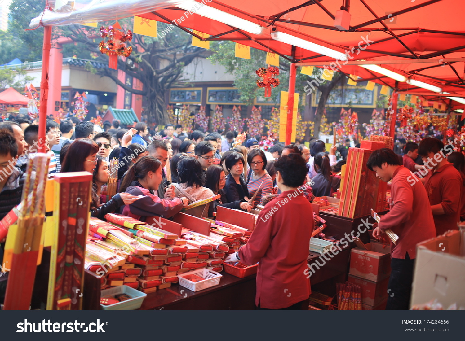 香港,2月1日在车公庙沙田礼拜买香.