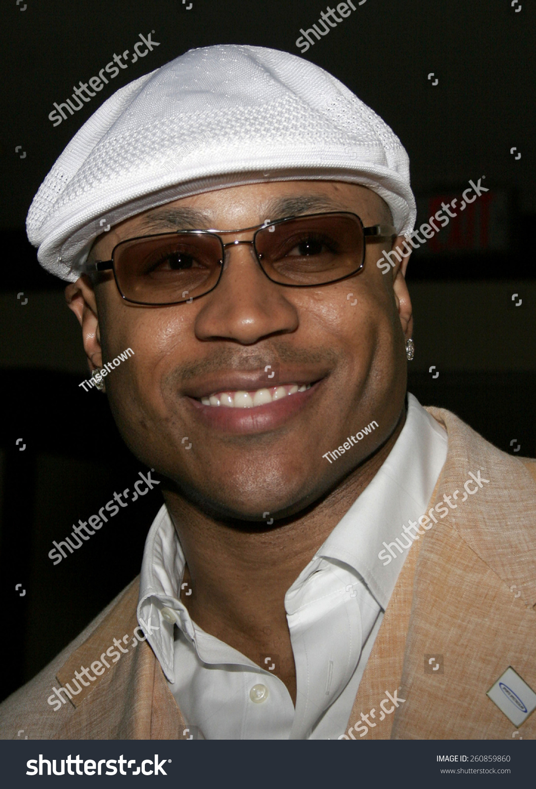 请登录 | 版权:tinseltown 图片id:260859860 所属分类:       名人