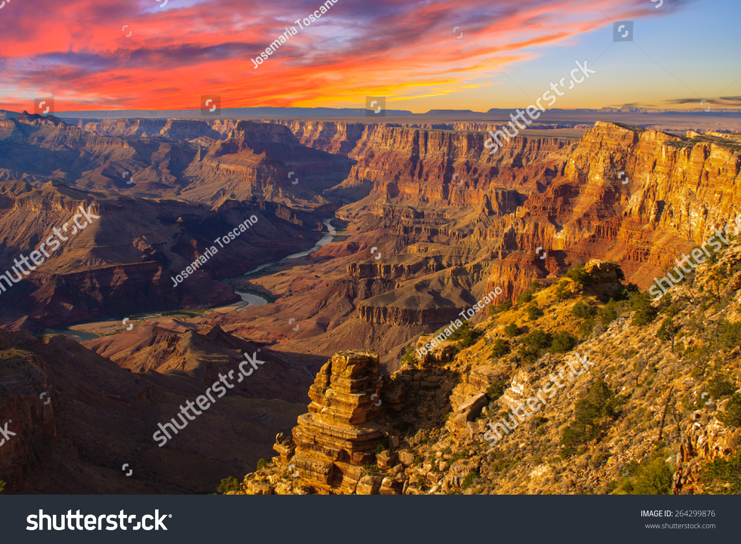 of grand canyon from desert view point with the colorado river