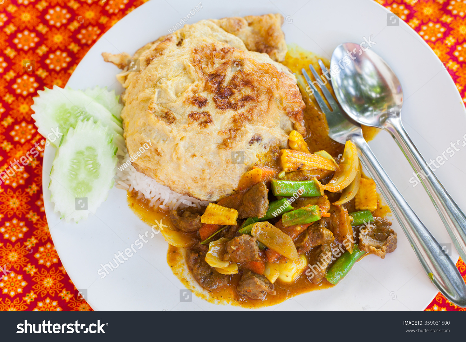 thai style food : omelet with rice and spicy curry beef